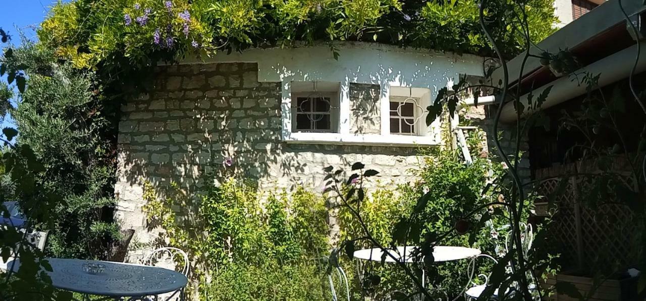 Hotel Font De Lauro Saumane-de-Vaucluse Екстер'єр фото